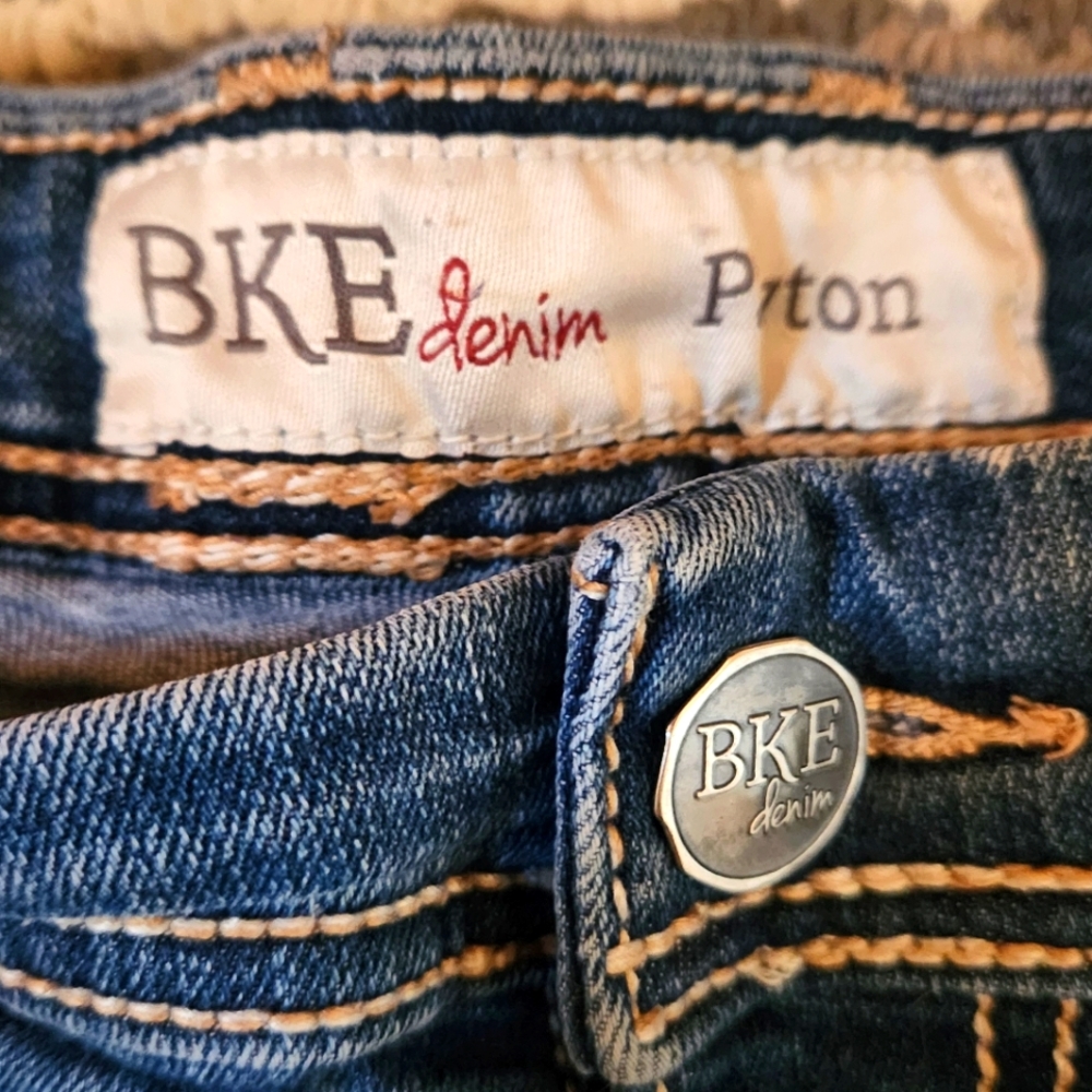 BKE Payton Faded Blue Distressed Denim Shorts- Womens Size 36- Stretch - Picture 4 of 11
